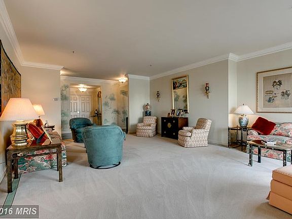 5th image of 10 E Lee St Unit 1401