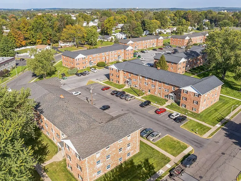 Quakertown West Apartment Homes — Photo 14