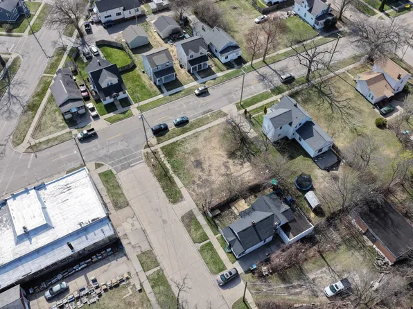 1374 Pine St, Muskegon, MI 49442