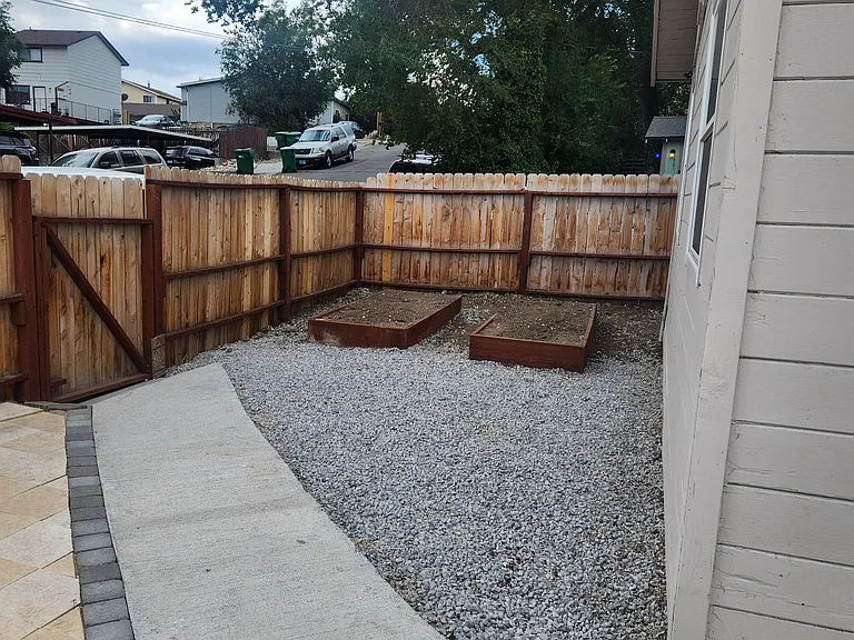 459 Field St — Photo 2