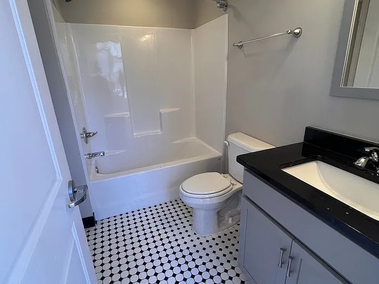 442 Main St — Photo 6