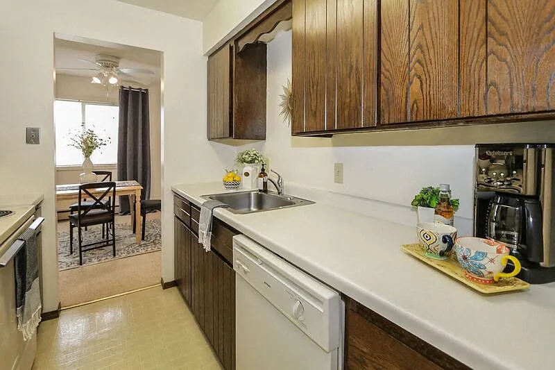 Berkley Road Apartments — Photo 4