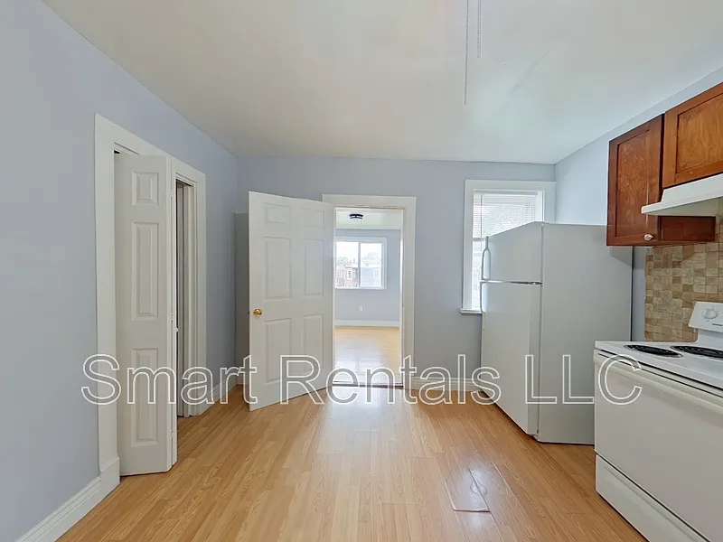 1 bed, 1.0 bath, 933 sqft, $899 — Photo 3