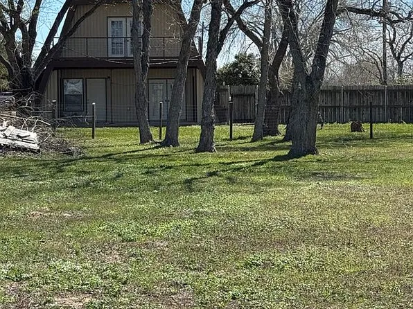 108 Russell Rd, Victoria, TX 77904