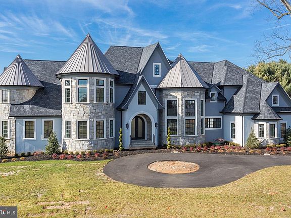 2nd image of 804 Hortense Pl