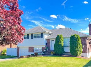 7 Hillvale Rd, Syosset, NY 11791