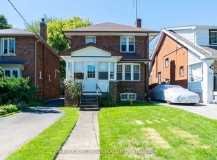 24 Queens Ave, Toronto, ON M8V2N1