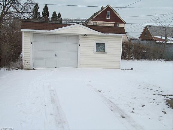 3rd image of 19507 Shawnee Ave