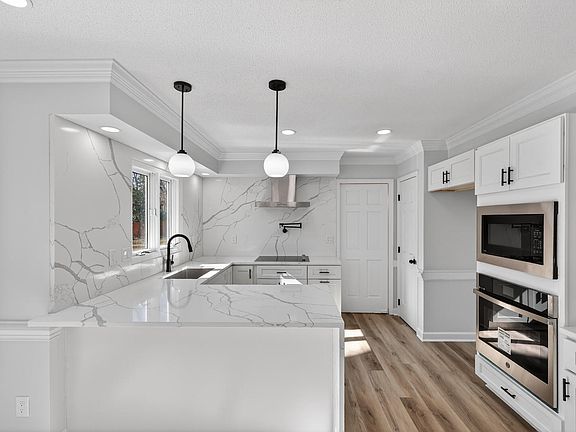 5th image of 2224 Effingham Cir