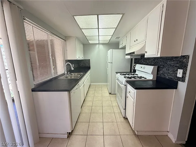 1405 Vegas Valley Dr #252 — Photo 9