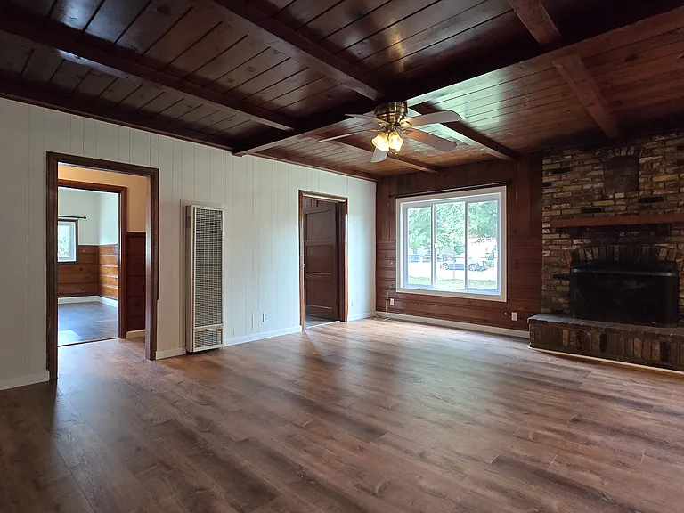 11415 Fairview St — Photo 6