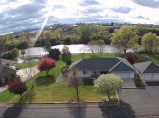 250 Rivers Edge Ln, Yakima, WA 98901