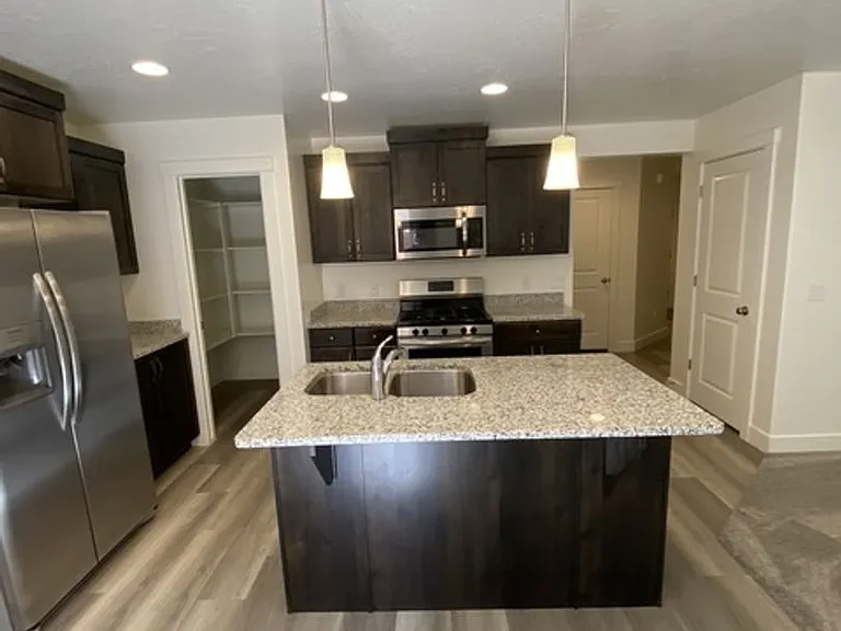 5808 S Challenger Way — Photo 2