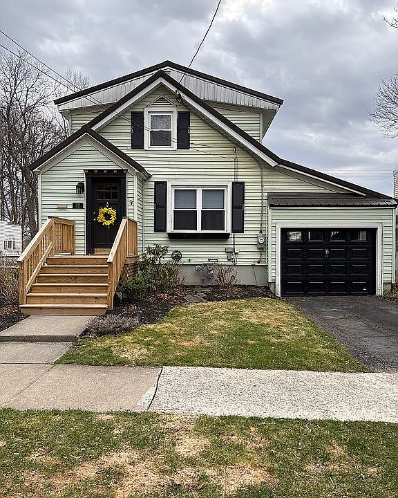 1st image of 32 Glenn St