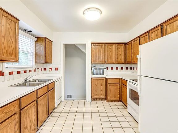 3362 Harvard Rd Royal Oak MI-print-012-12-3362 Harvard Road0