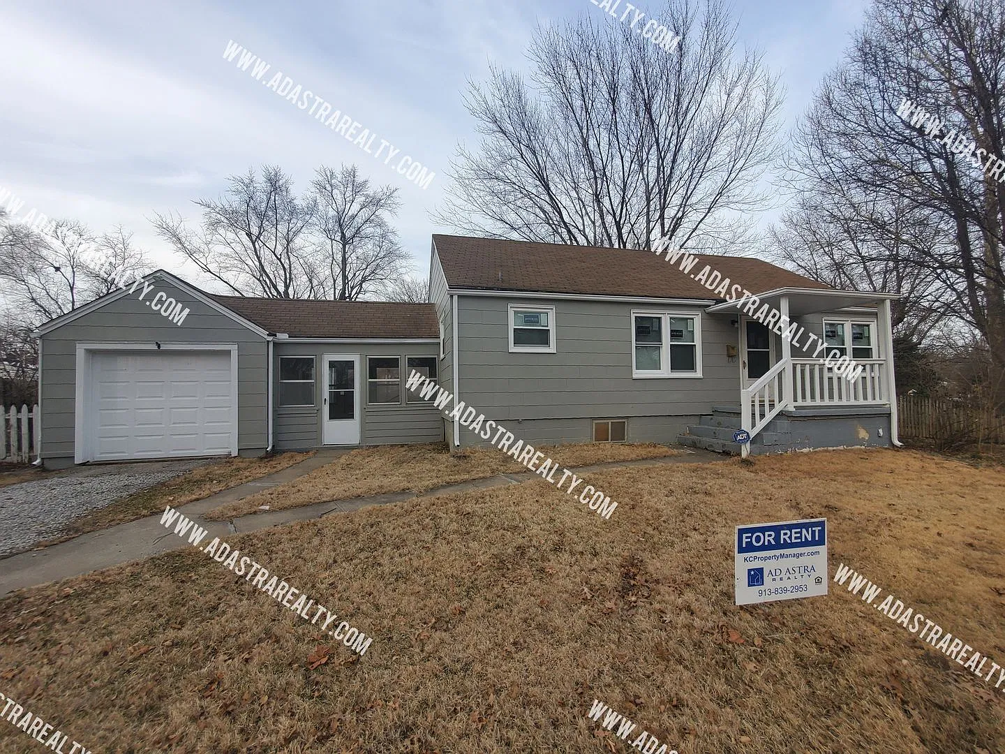 Spacious Raytown Home-Available In November!! — Photo 1