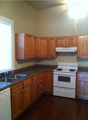 3rd image of 736 Foucher St