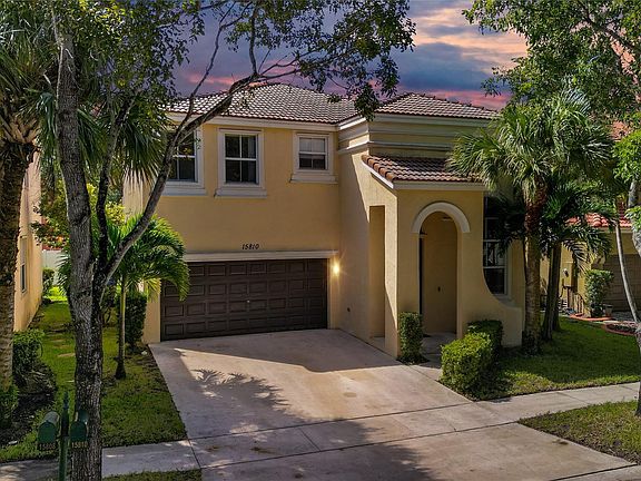 3rd image of 15810 SW 48th Manor