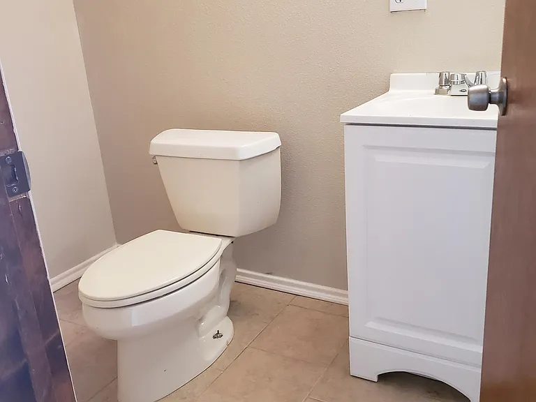 2600 S Flores St #5B — Photo 3