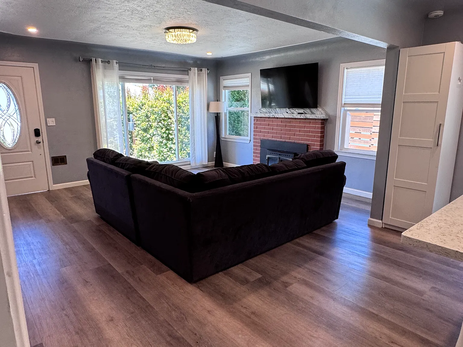 3 bed, 1650 sqft, $7,000 — Photo 4