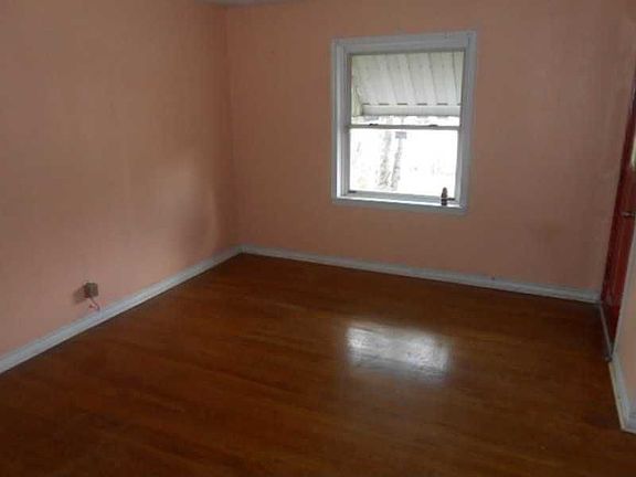 4th image of 12002 Meadowgreen St