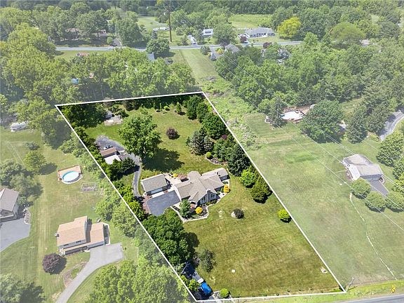 4th image of 4701 Main Rd W