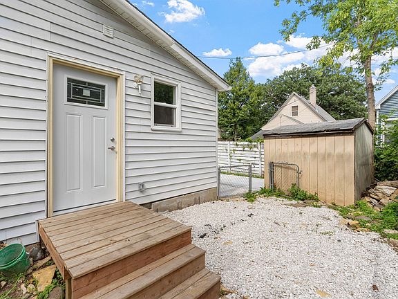 4th image of 654 Winslow Ave