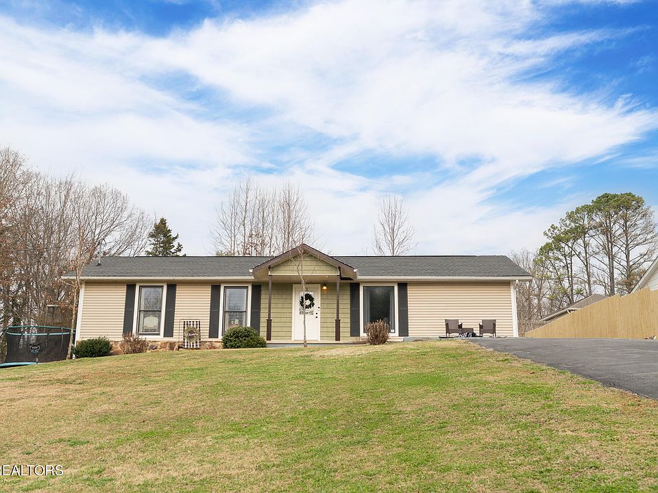 1st image of 605 Chaparral Dr