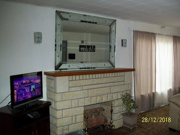3rd image of 211 E C St
