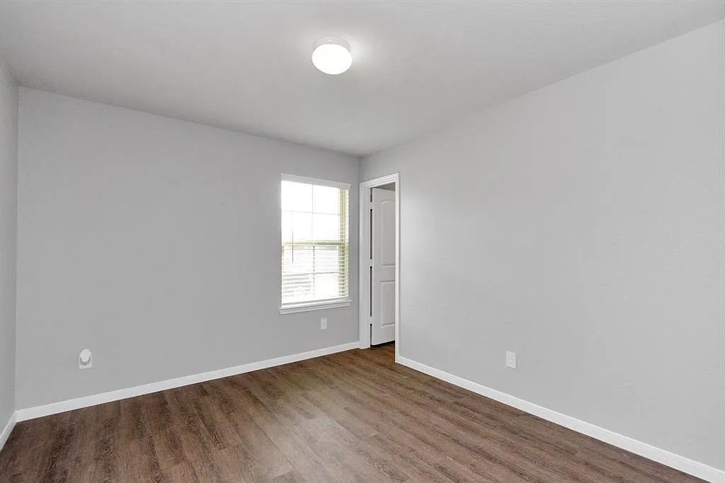 3 bed, 2.0 bath, 1498 sqft, $2,000 — Photo 3