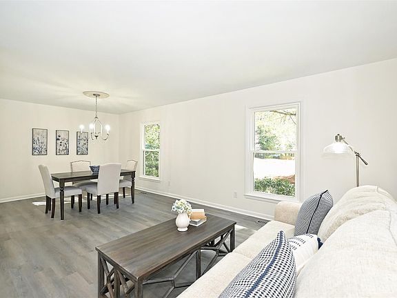 5th image of 220 Pine Creek Dr