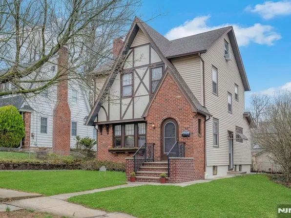 52 Morningside Rd, Fairfield, NJ 07044