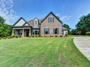 197 River Bend Dr, Hoschton, GA 30548