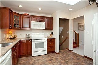 4th image of 67 Glenvue Dr