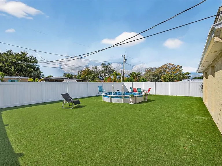 5900 Cypress St N — Photo 29