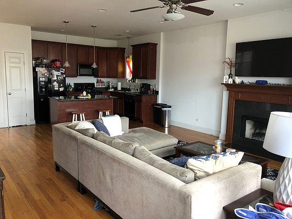 EXTRA LARGE LIVING ROOM /KITCHEN COMBO