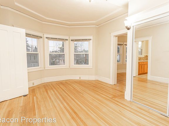 4th image of 4306 Park Blvd #7