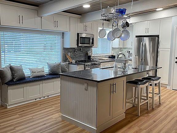 5th image of 8637 University Point Cir NE