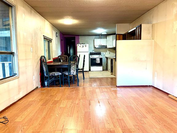4th image of 414 Buck Rd