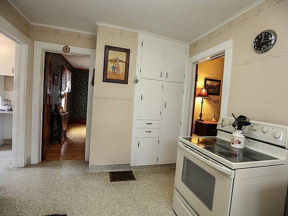 4th image of 106 W Albion St
