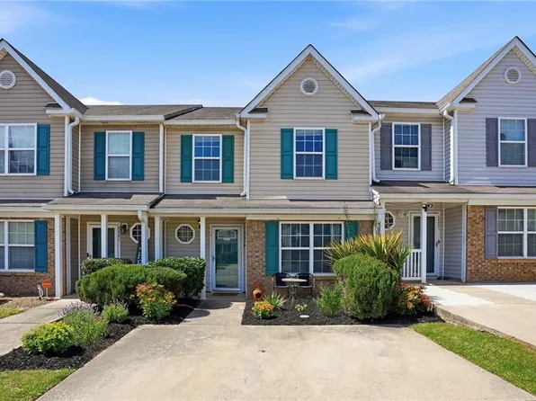 5339 Creekview Ln, Morrow, GA 30260