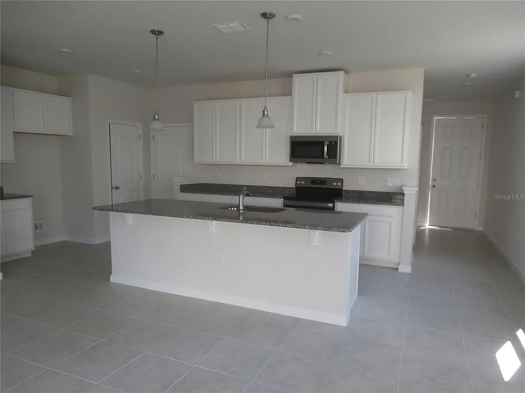 3 bed, 2.5 bath, 1771 sqft, $2,250 — Photo 3