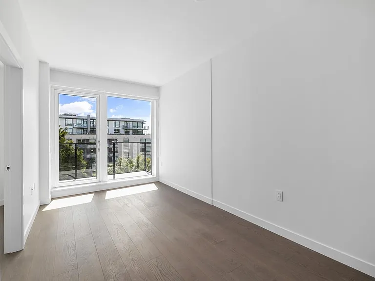 5168 Cambie St #412 — Photo 8