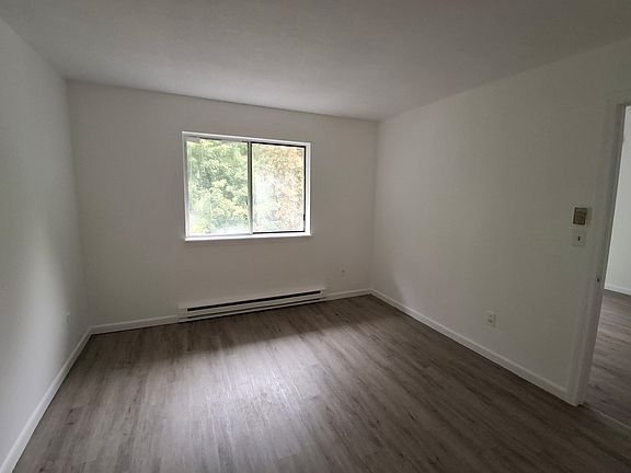3rd image of 103 Ledgeside Ave #B3