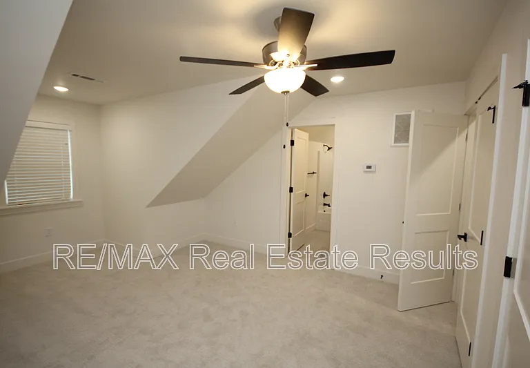 1900 W Saddlebrook Ln — Photo 3