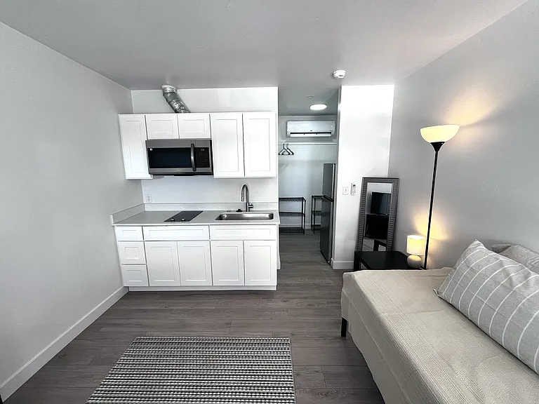 Western Hills Apartments — Photo 18