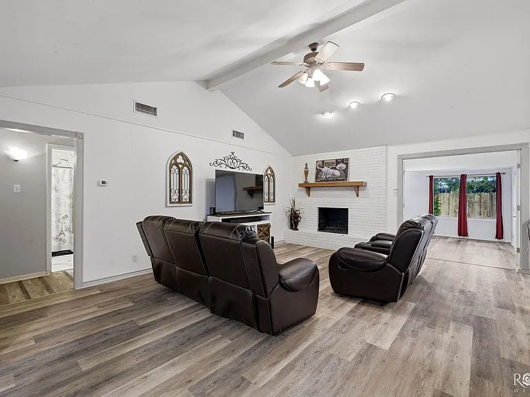 213 Twin Oaks Dr — Photo 26