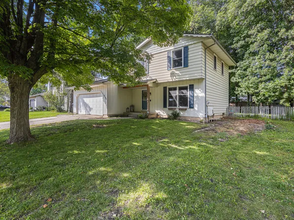 2107 Bayham Dr SE, Kentwood, MI 49508