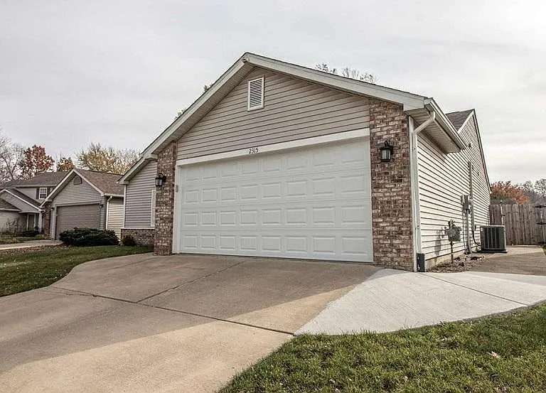 2315 Temple Ct E — Photo 29