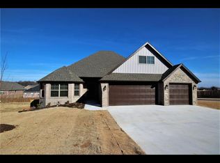 1500 Sweetbriar Way, Centerton, AR 72719
